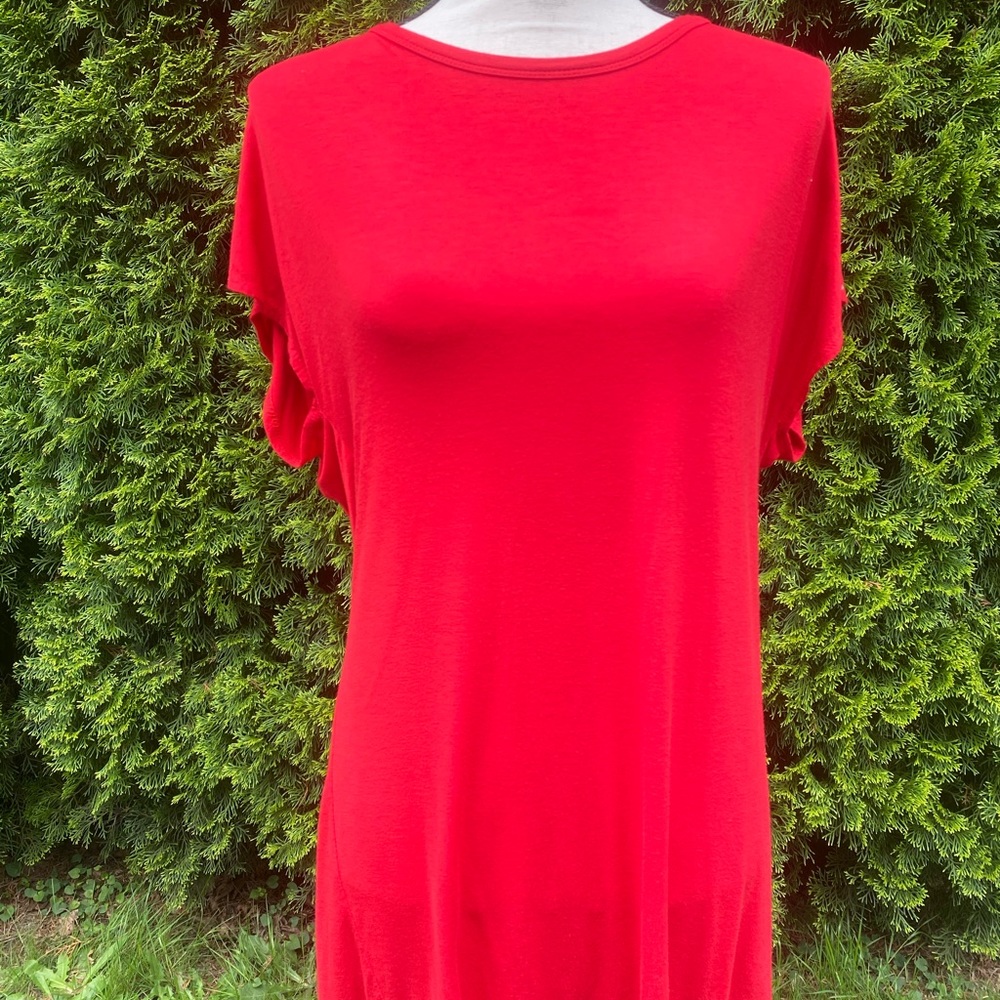 Red stretchy tee
